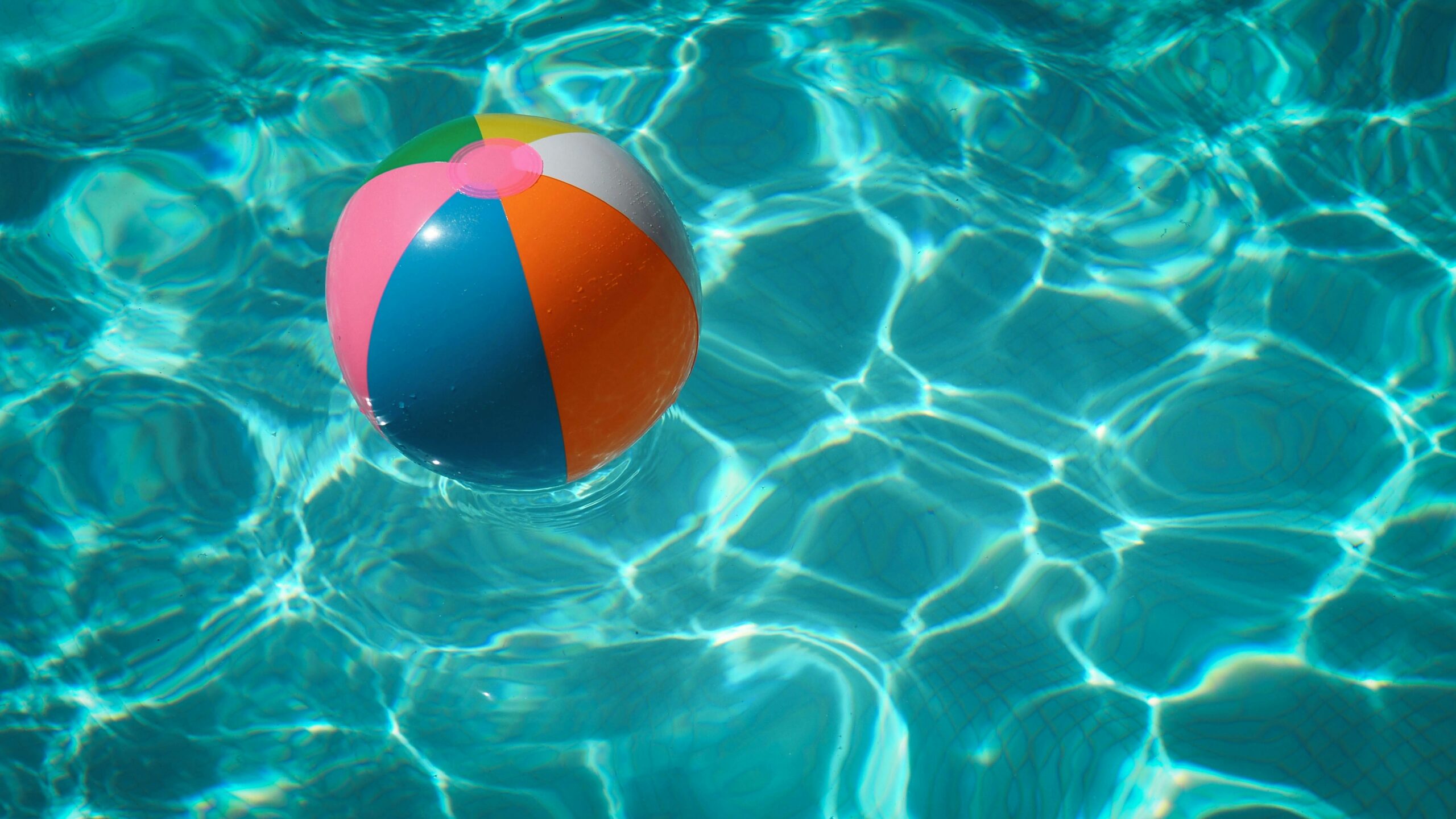 Getting Organized for Summer : beach ball in a pool
